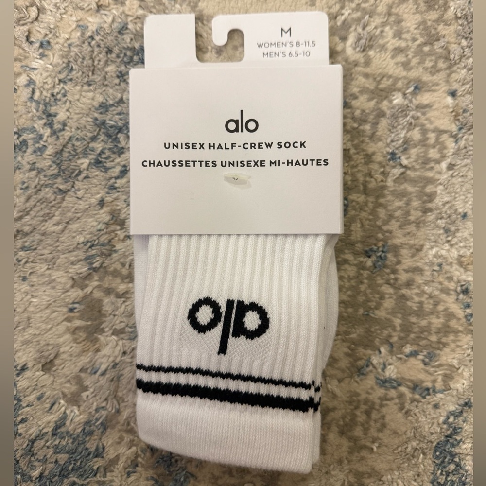 ALO Yoga Unisex White Half-Crew Socks